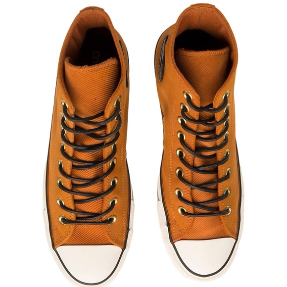 CONVERSE UNISEX CHUCK TAYLOR ALL STAR HI
Women size 6, men’s size 4. - Picture 2 of 16